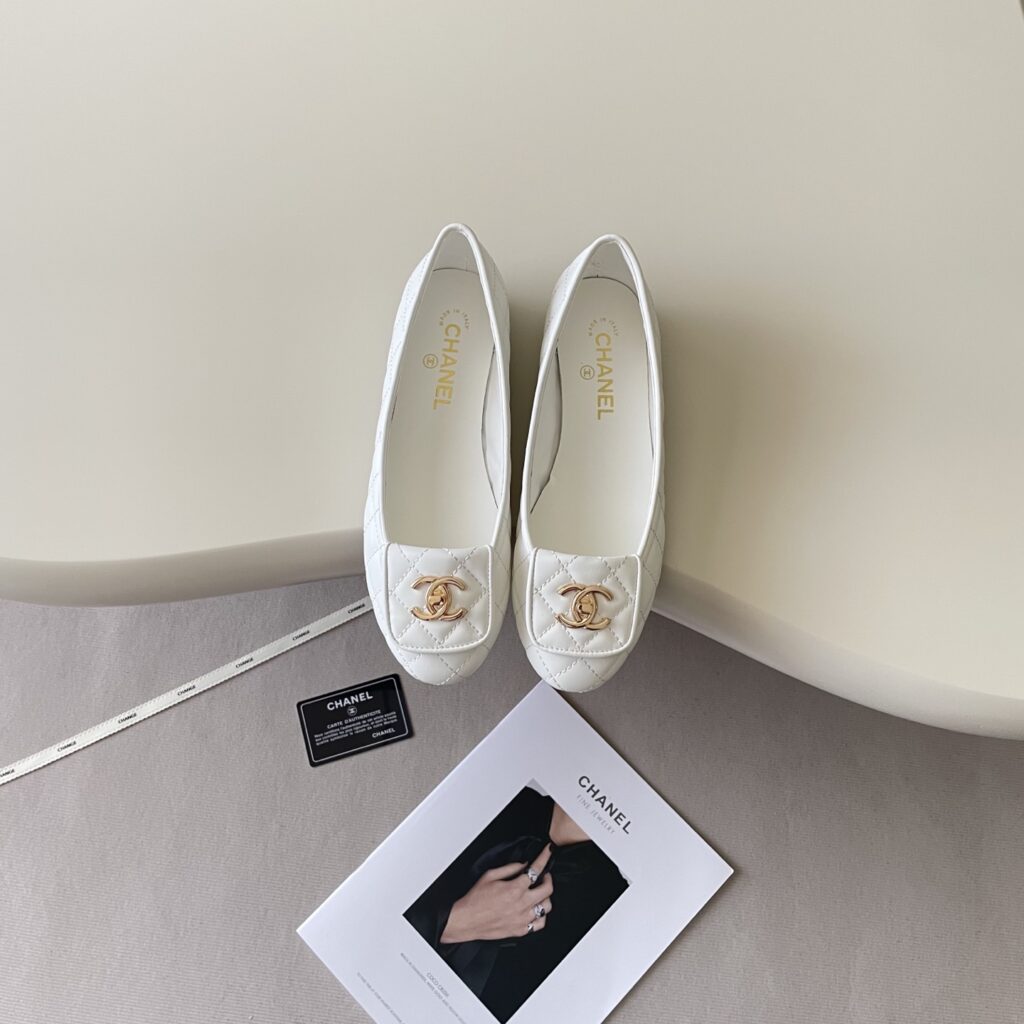 נעלי בובה שאנל