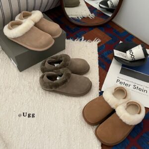 כפכפים עם רצועה אחורית ugg