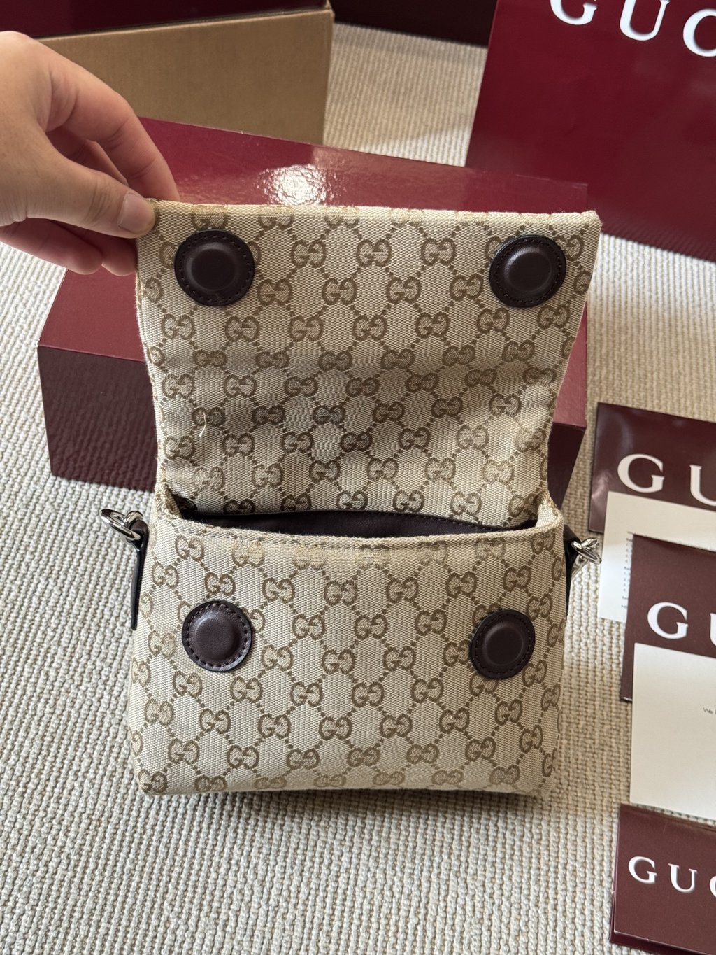 תיק צד גוצי לו ולך – תמונה 6