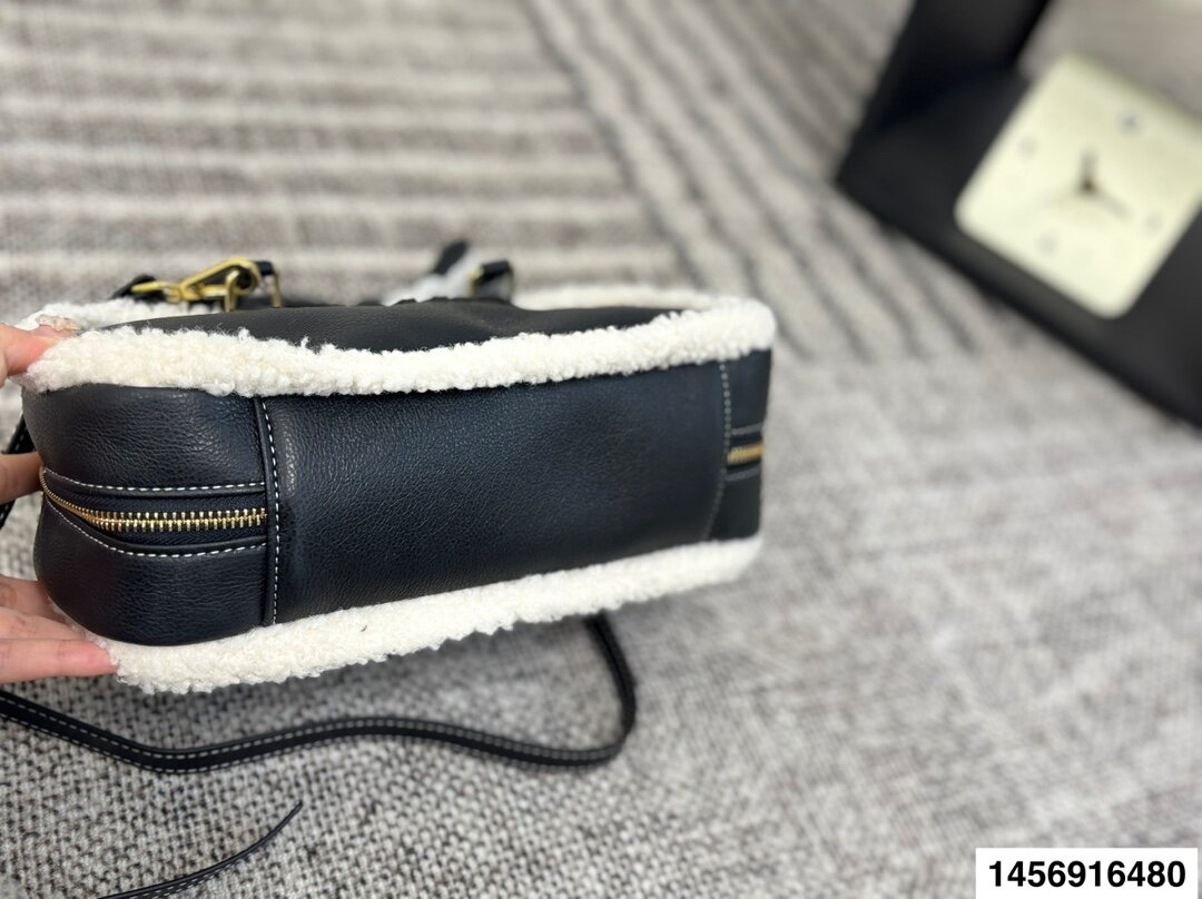 תיק יד מיו מיו – תמונה 6