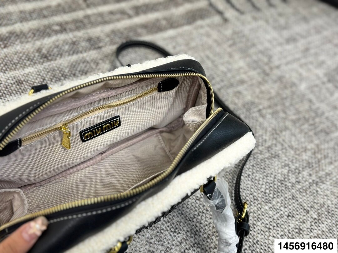 תיק יד מיו מיו – תמונה 9