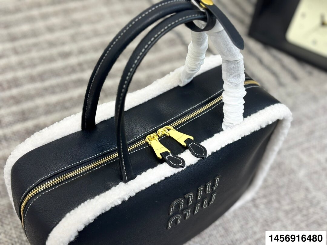 תיק יד מיו מיו – תמונה 10