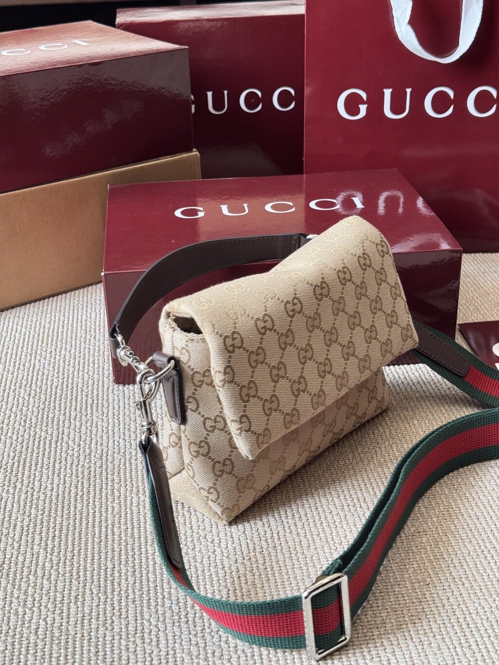 תיק צד גוצי לו ולך – תמונה 11