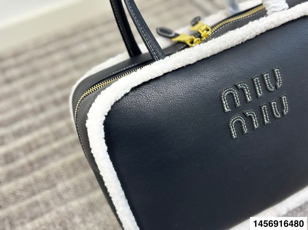 תיק יד מיו מיו – תמונה 8