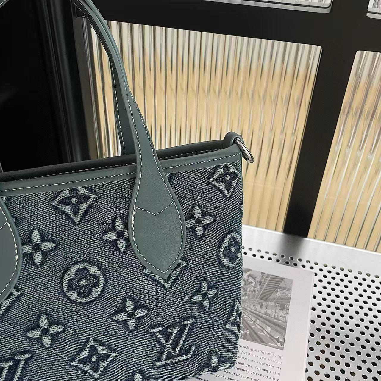 תיק יד לואי ויטון – תמונה 9