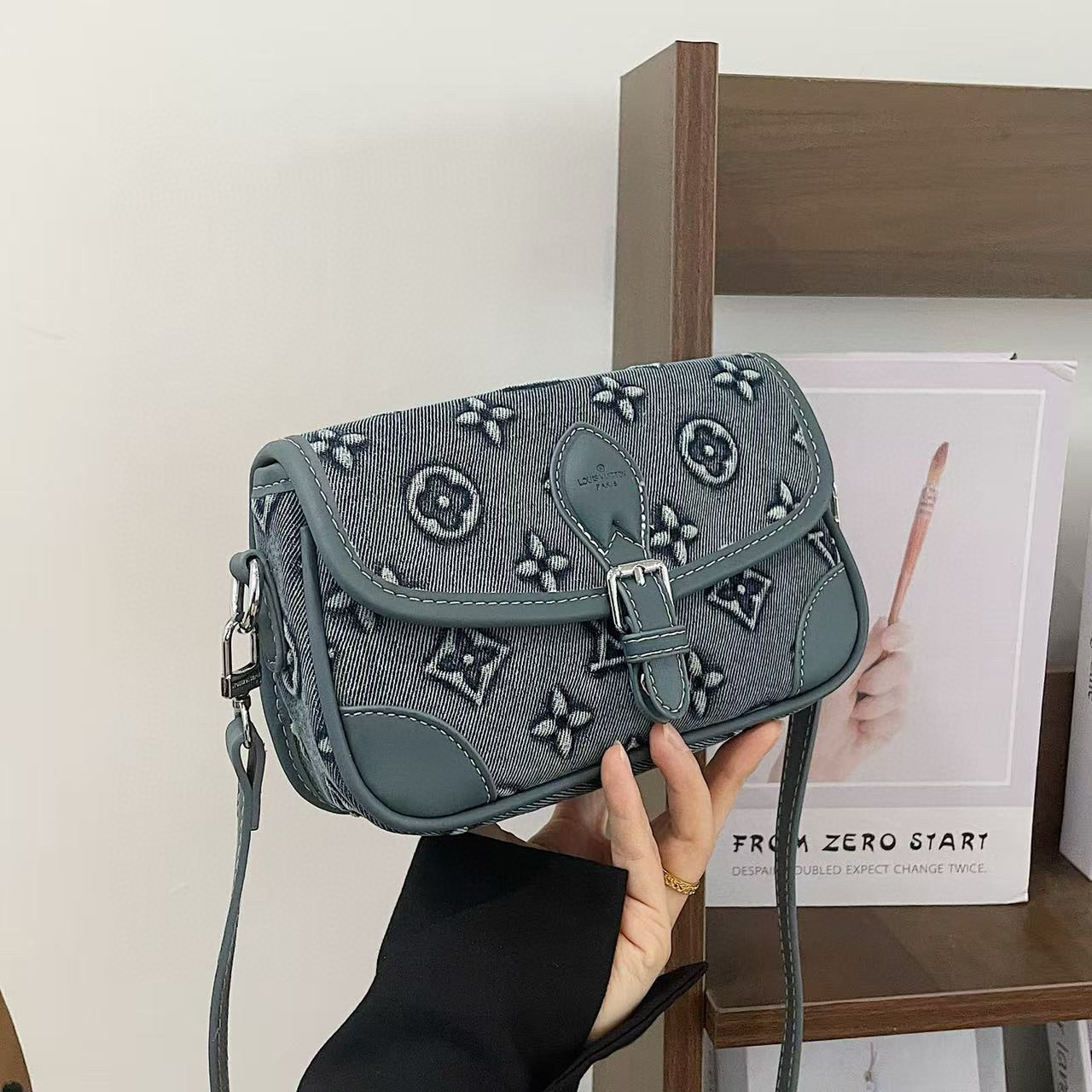 תיק צד לואי ויטון