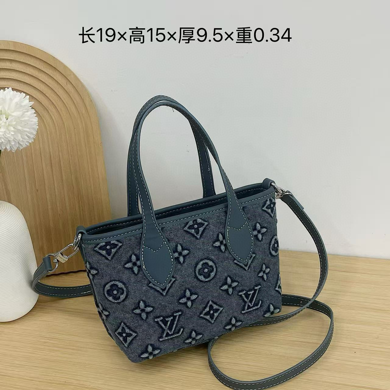 תיק יד לואי ויטון – תמונה 8