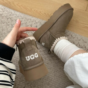 מגפיים UGG מיני פלטפורמה