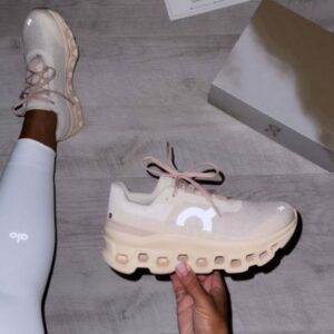 נעלי און קלאוד