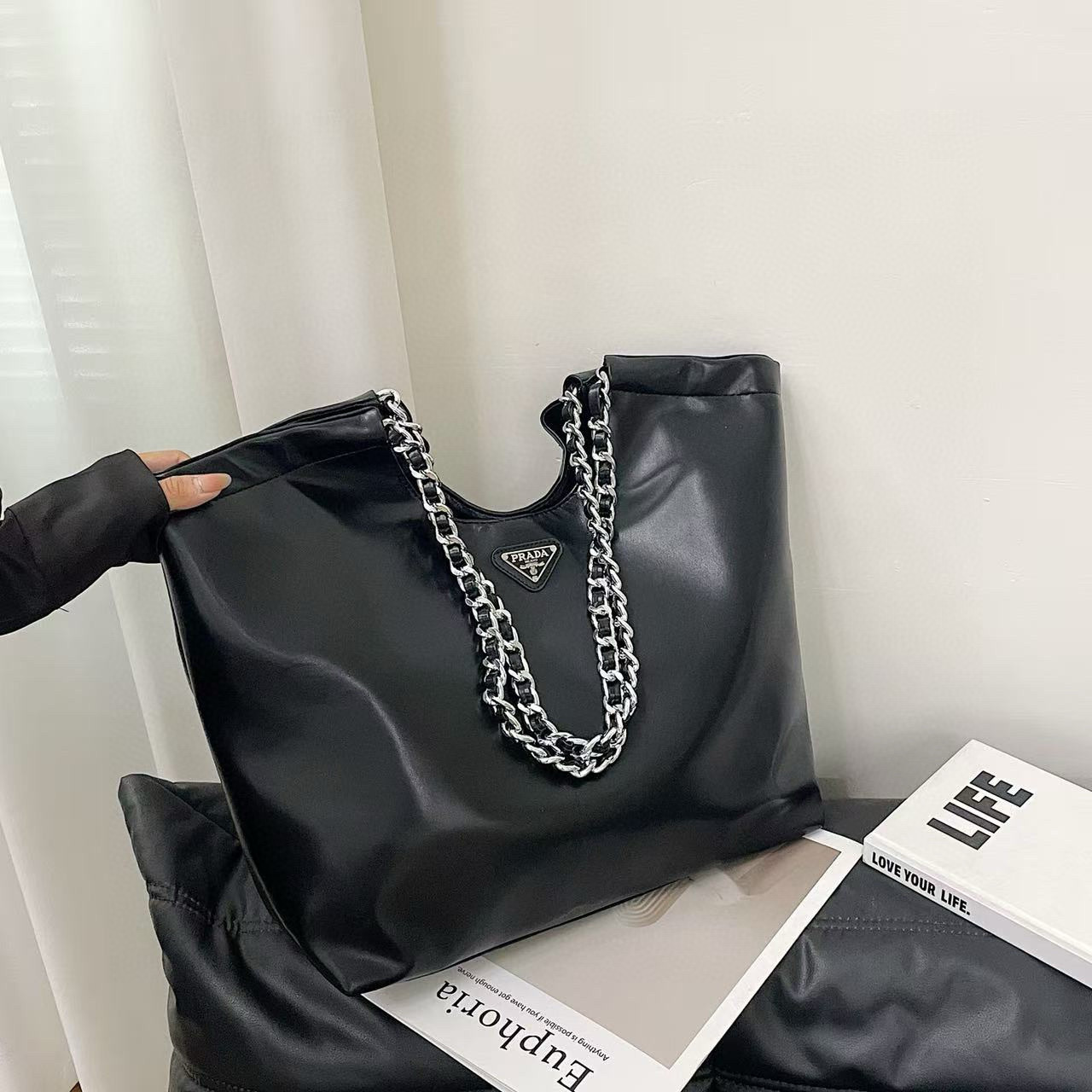 תיק צד גדול פרדה – תמונה 10