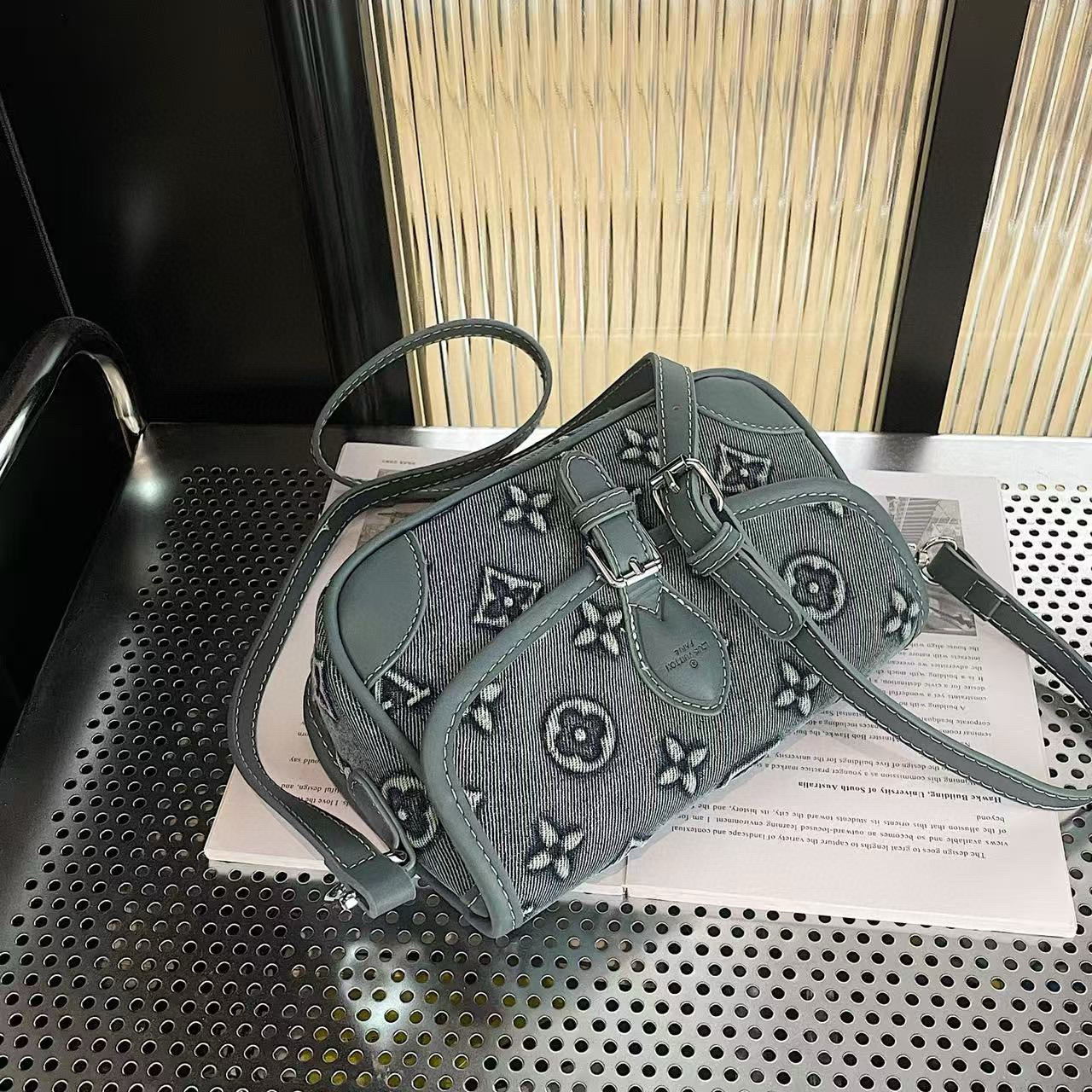 תיק צד לואי ויטון – תמונה 5