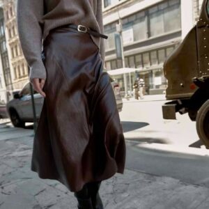 חצאית מידי דמוי עור עם חגורה