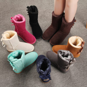 מגפונים UGG שרוכים