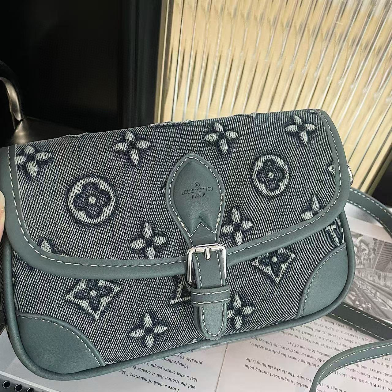 תיק צד לואי ויטון – תמונה 7