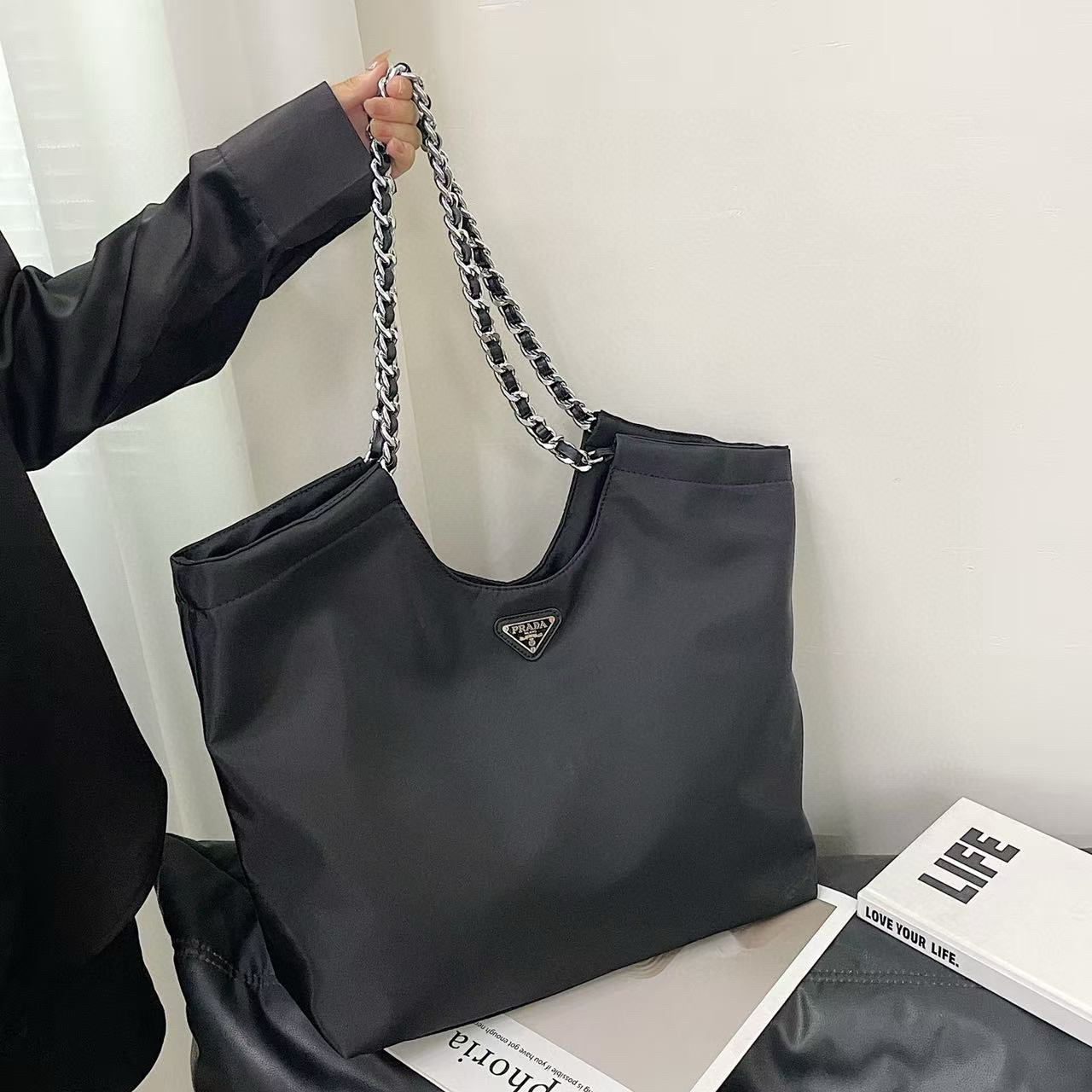 תיק צד גדול פרדה – תמונה 8