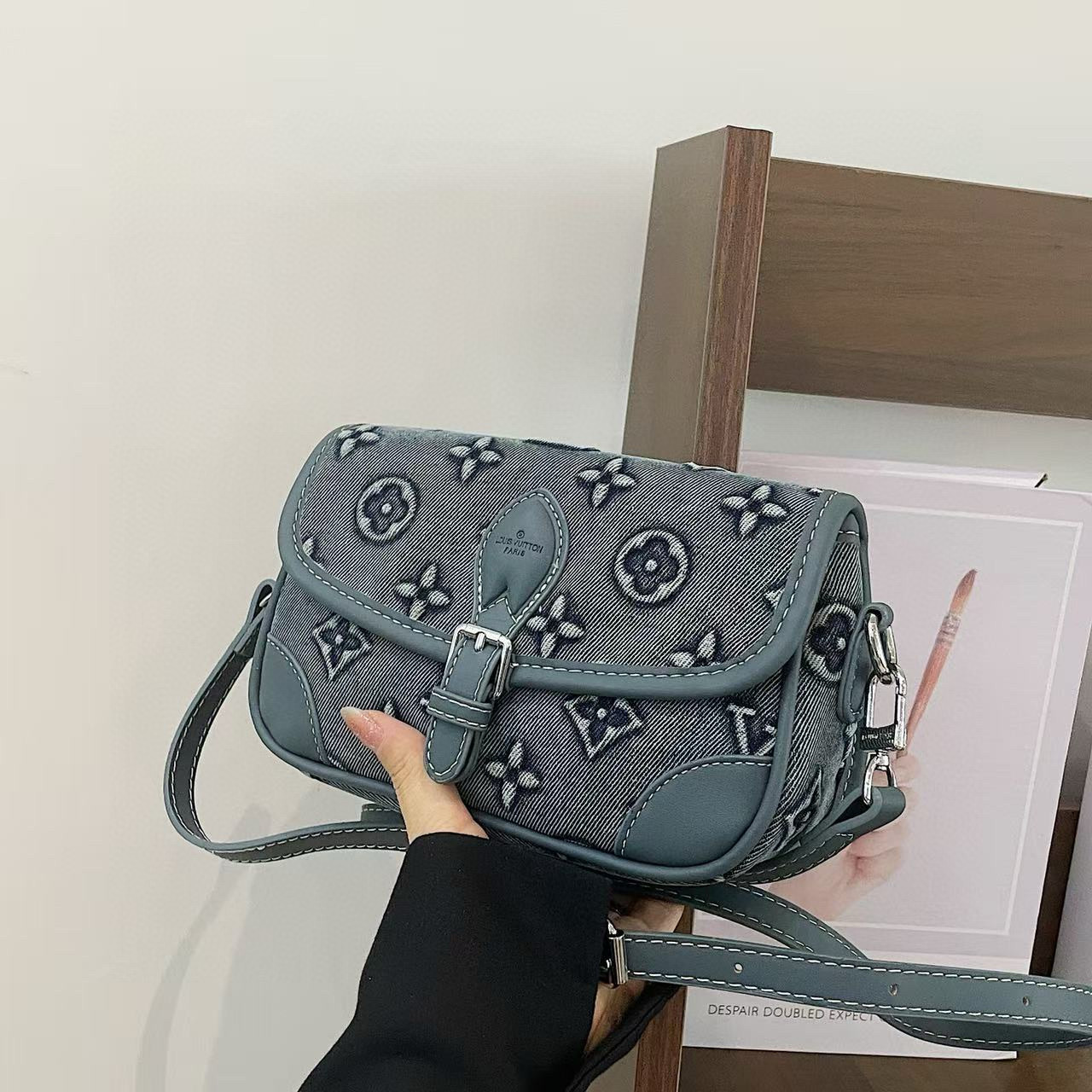 תיק צד לואי ויטון – תמונה 4