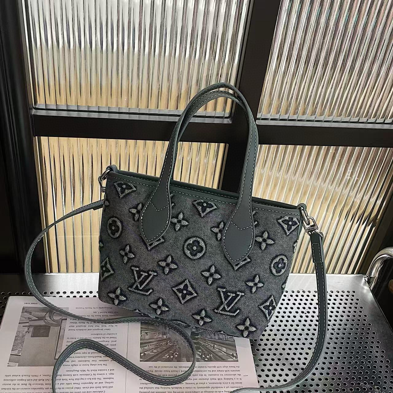 תיק יד לואי ויטון – תמונה 3