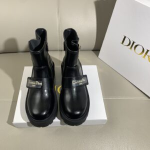 מגפיים דיור