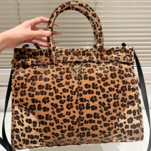 תיק צד פרדה מנומר