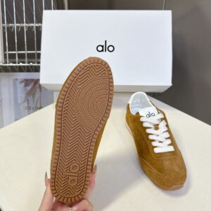 סניקרס אלו יוגה