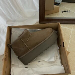 מגפיים UGG פלטפורמה