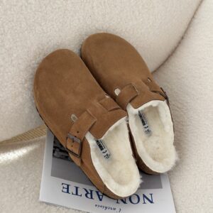 כפכפים בירקנשטוק בוסטון