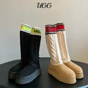 מגפיים UGG בשילוב חותלות