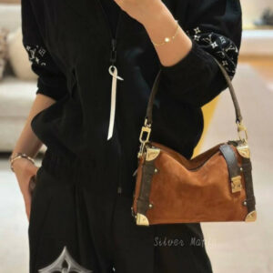 תיק זמש לואי ויטון