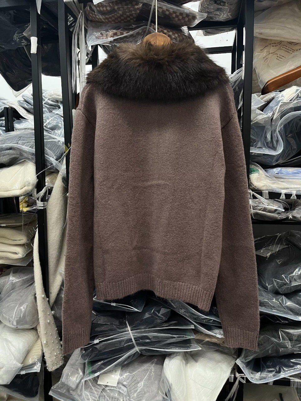 סריג בשילוב דמוי פרווה – תמונה 5