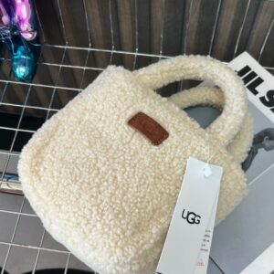 תיק יד פרוותי UGG