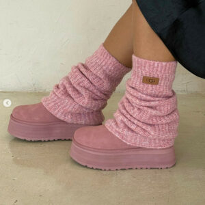 מגפיים UGG בשילוב חותלות