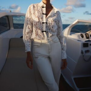 חולצת תחרה לבנה