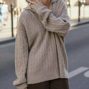 סוודר סרוג עם צווארון