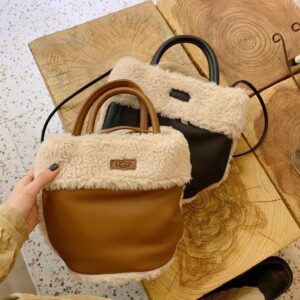 תיק צד פרוותי UGG