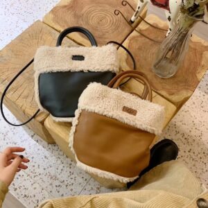 תיק צד פרוותי UGG