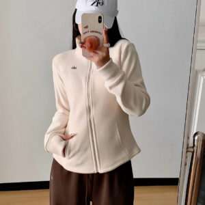 פליז אלו יוגה