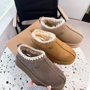 כפכפים UGG Tazz עם ריקמה