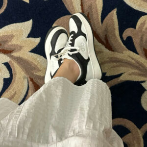 סניקרס אלו יוגה