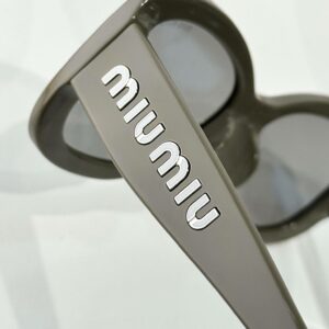 משקפי שמש מיו מיו