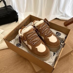 נעליים פלטפורמה UGG