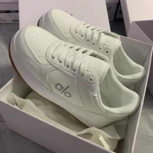 סניקרס אלו יוגה