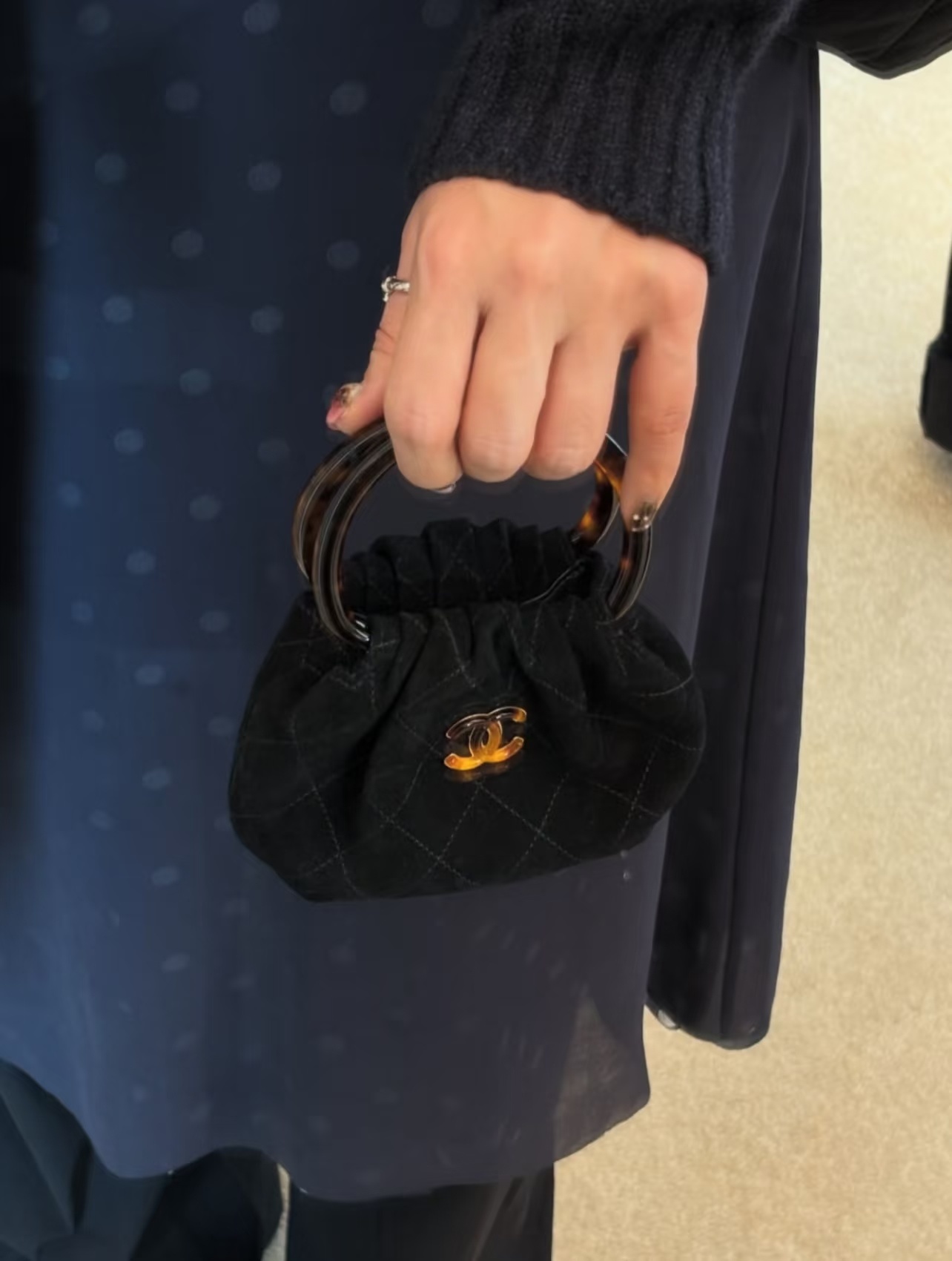 תיק מיני יד שאנל – תמונה 10