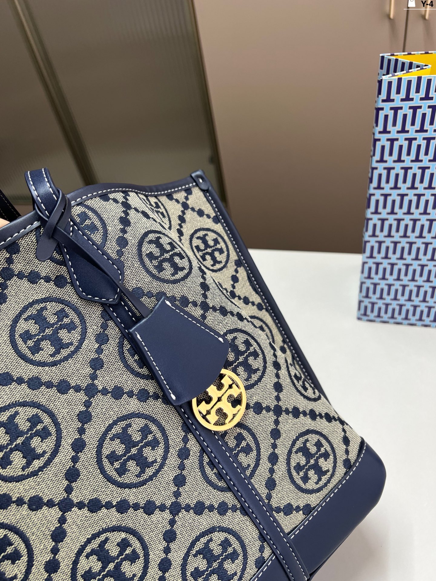 תיק צד גדול טורי – תמונה 7