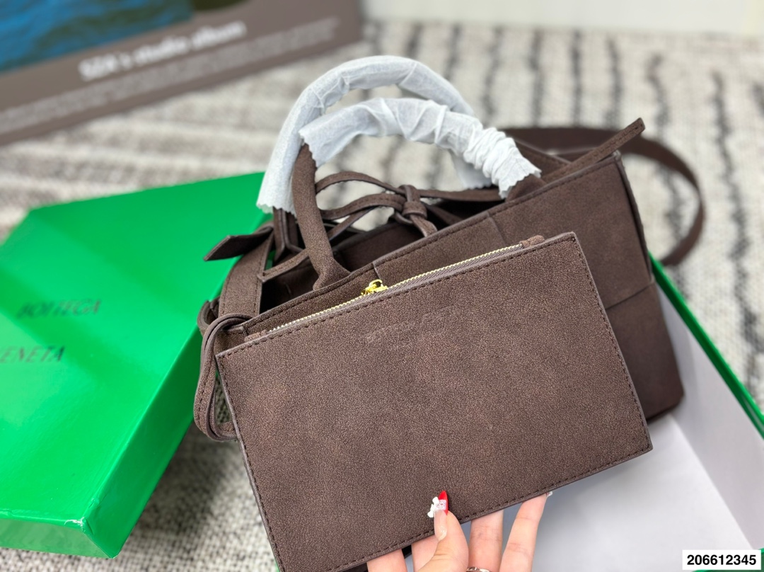 תיק יד בוטגה – תמונה 11