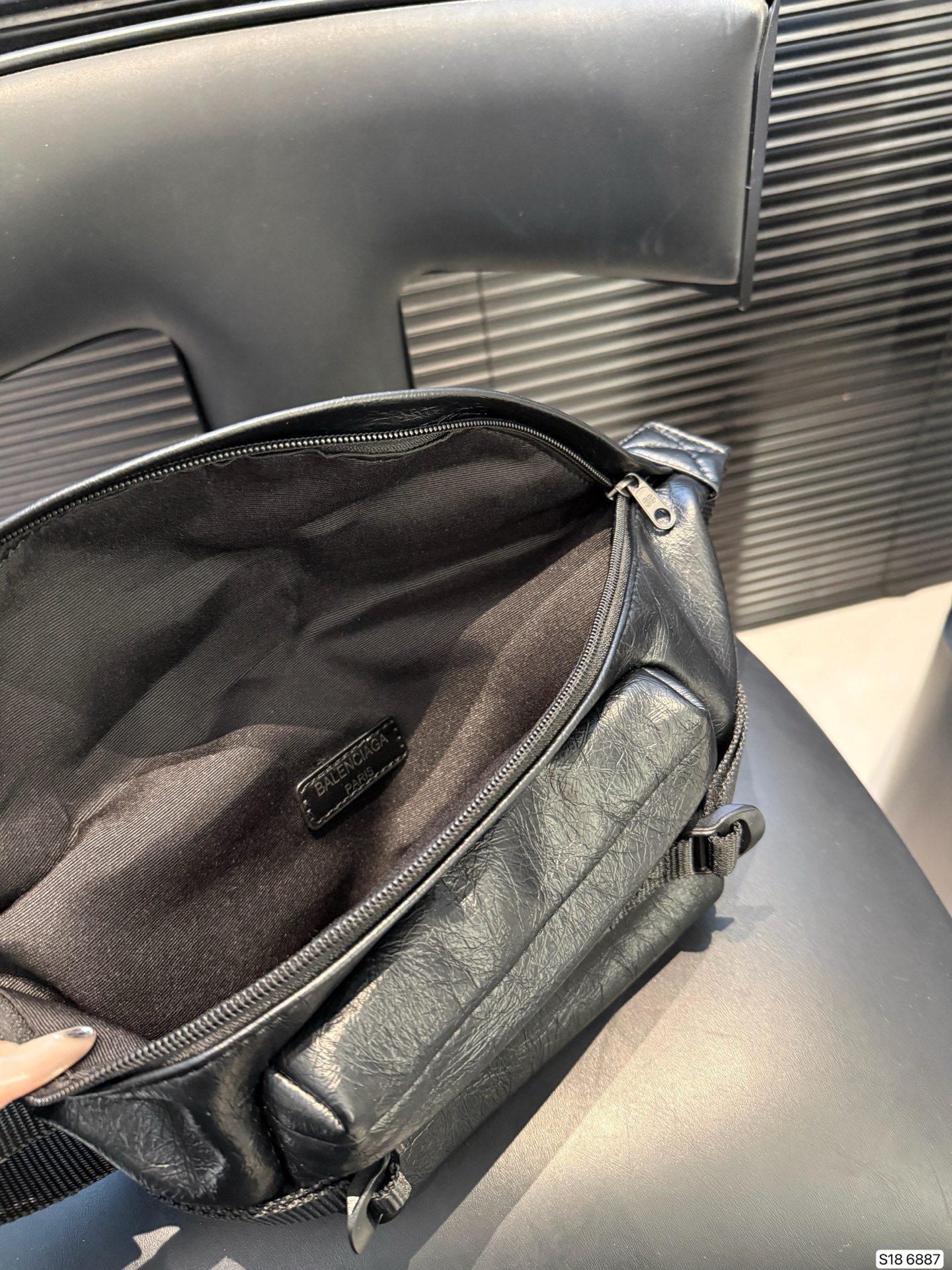 פאוץ בלנסיאגה – תמונה 4