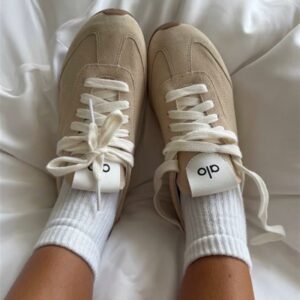 סניקרס אלו יוגה