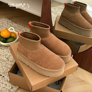 מגפיים UGG מיני דיפר