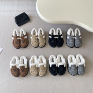 כפכפים פתוחים וסגורים לואי ויטון