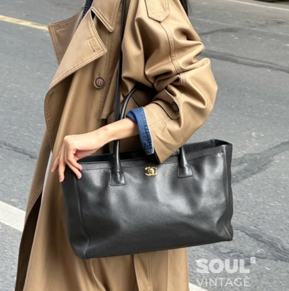 תיק צד גדול שאנל – תמונה 15