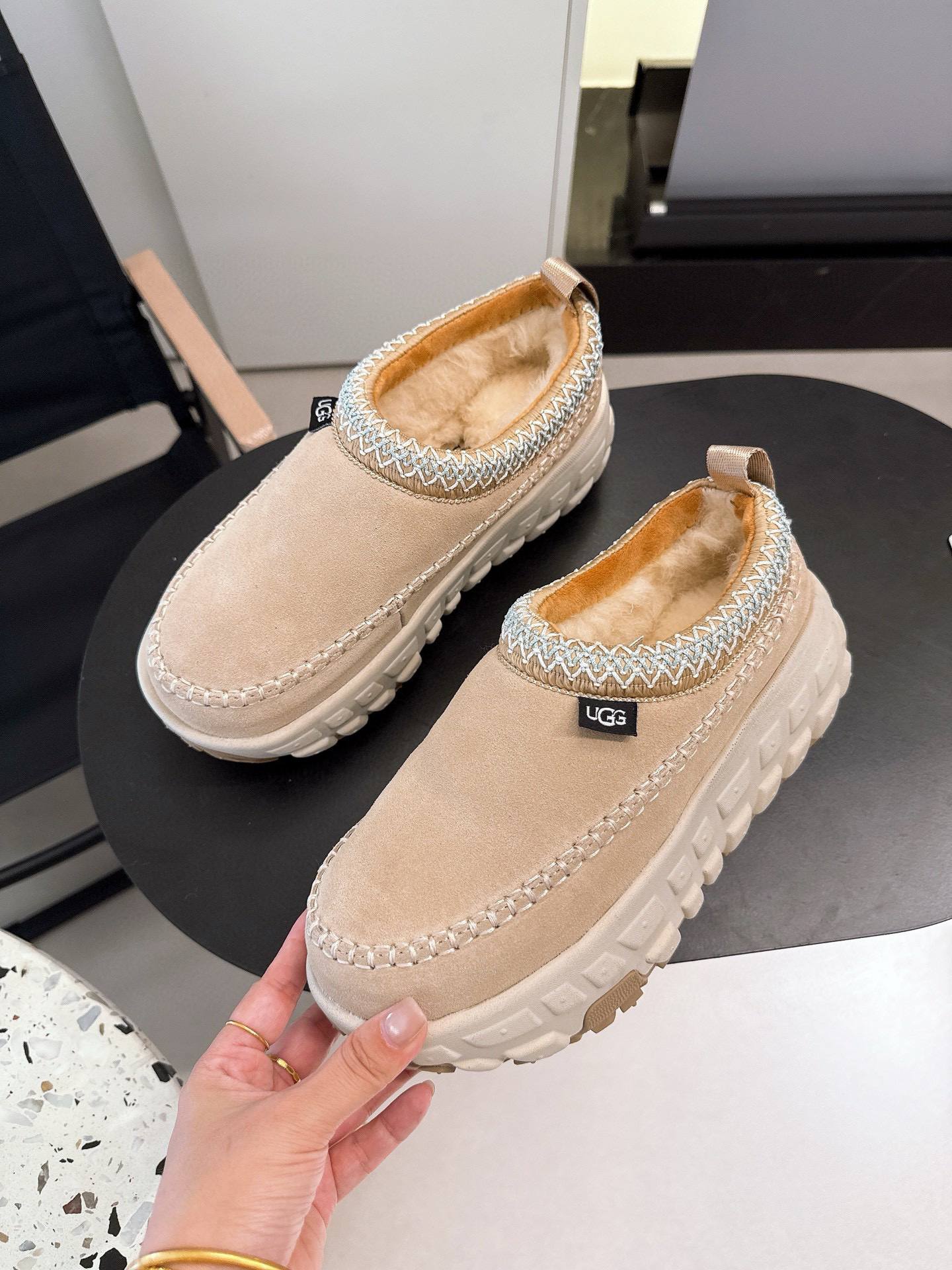 כפכפים ונצ’ר דייז UGG – תמונה 7